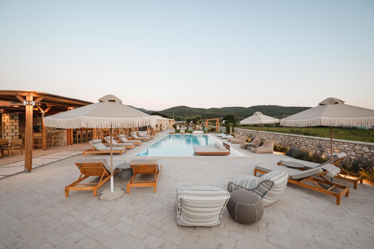 Trinity Design Suites Valanidorachi Exterior foto